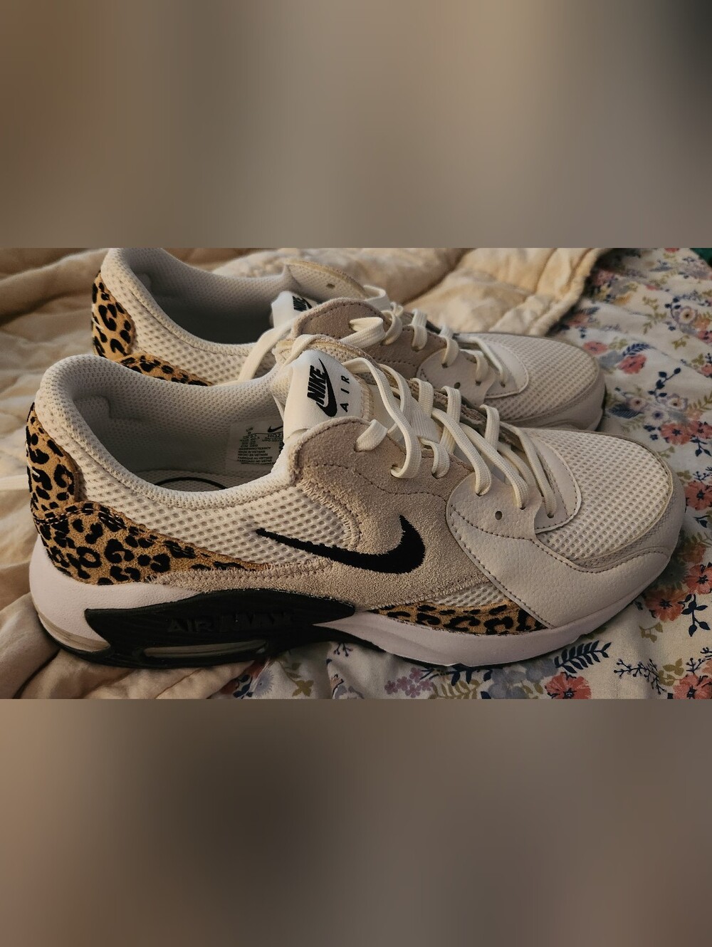 NWOB NIKE AIR MAX EXCEE SNEAKERS